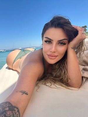 Escort Ayşin adlı üyenin ilan profil fotoğrafı - Bodrum